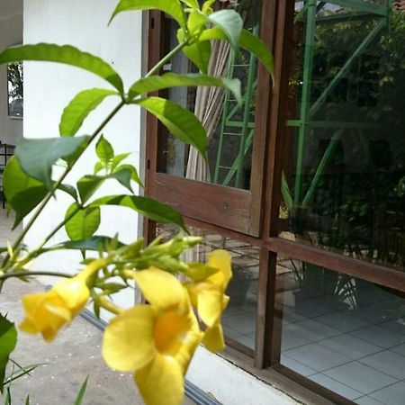 Isro Guesthouse Syariah Kepanjen Kültér fotó