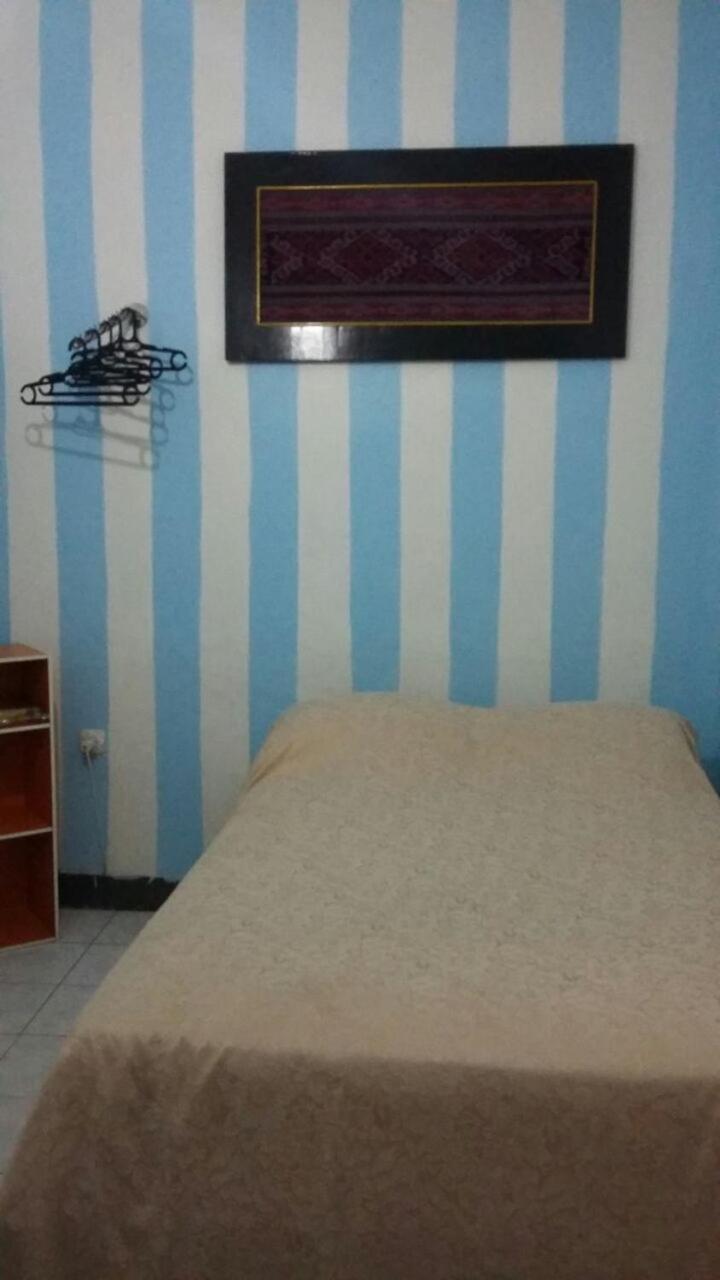 Isro Guesthouse Syariah Kepanjen Kültér fotó